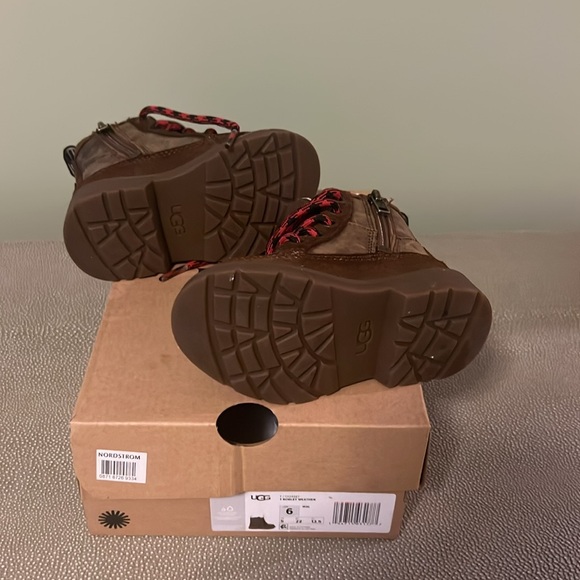 Ugg Robley Waterproof Boots - Picture 4 of 5